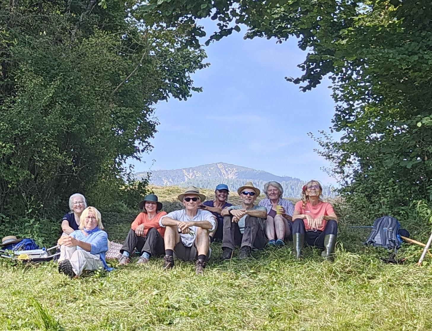 Schattenpause beim Heuen. Foto Monika Bruchertseifer